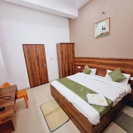 Hotel Prime Grand Family Stay - Near Taj Mahal - Silverkey Hospitality